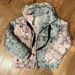 Adika puffer jacket with bandana pattern